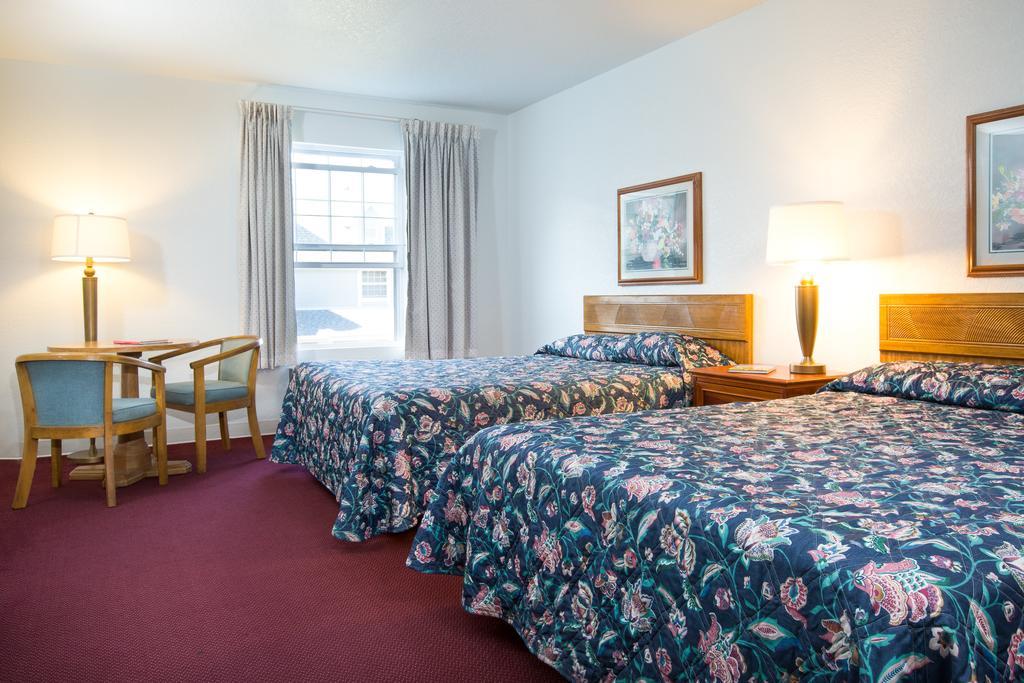 Clearwater Lakeshore Motel Mackinaw City Værelse billede