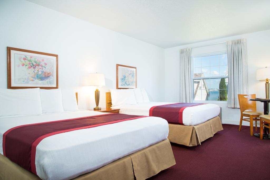 Clearwater Lakeshore Motel Mackinaw City Værelse billede